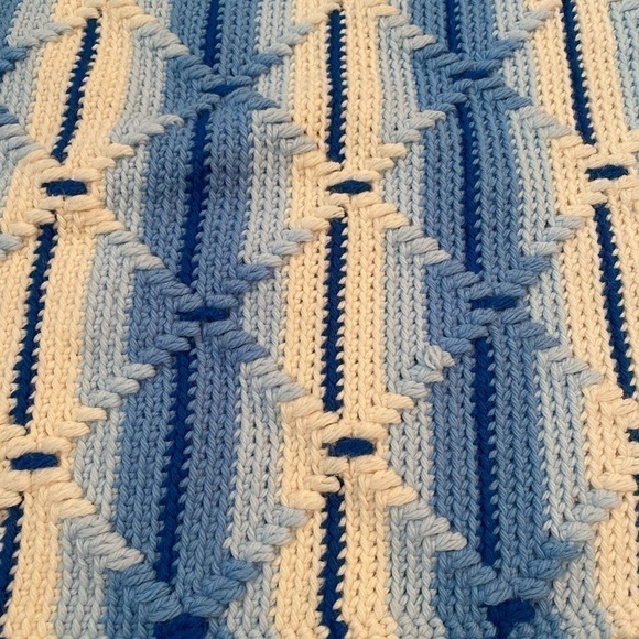 KNIT WOVEN BLACK & BLUE PATTERNED RECTANGLE WITH FRINGE - Picture 7 of 7